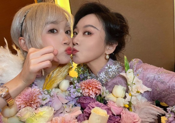 通牛网 闫妮晒照为关晓彤庆生 被粉丝调侃“微醺母女同框”