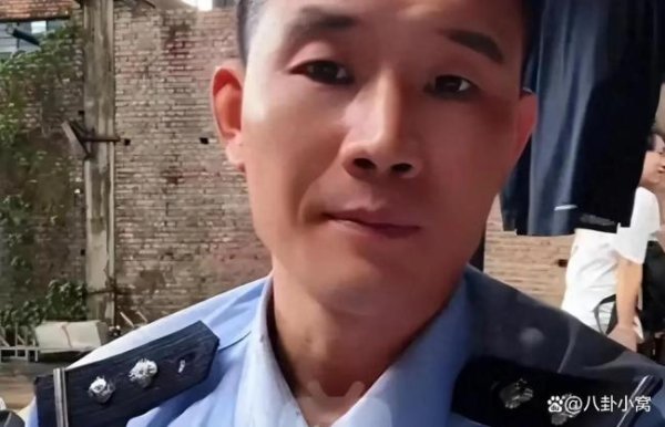 五五策略 新华网批“嘎子”穿警服带货 公权力符号不容滥用